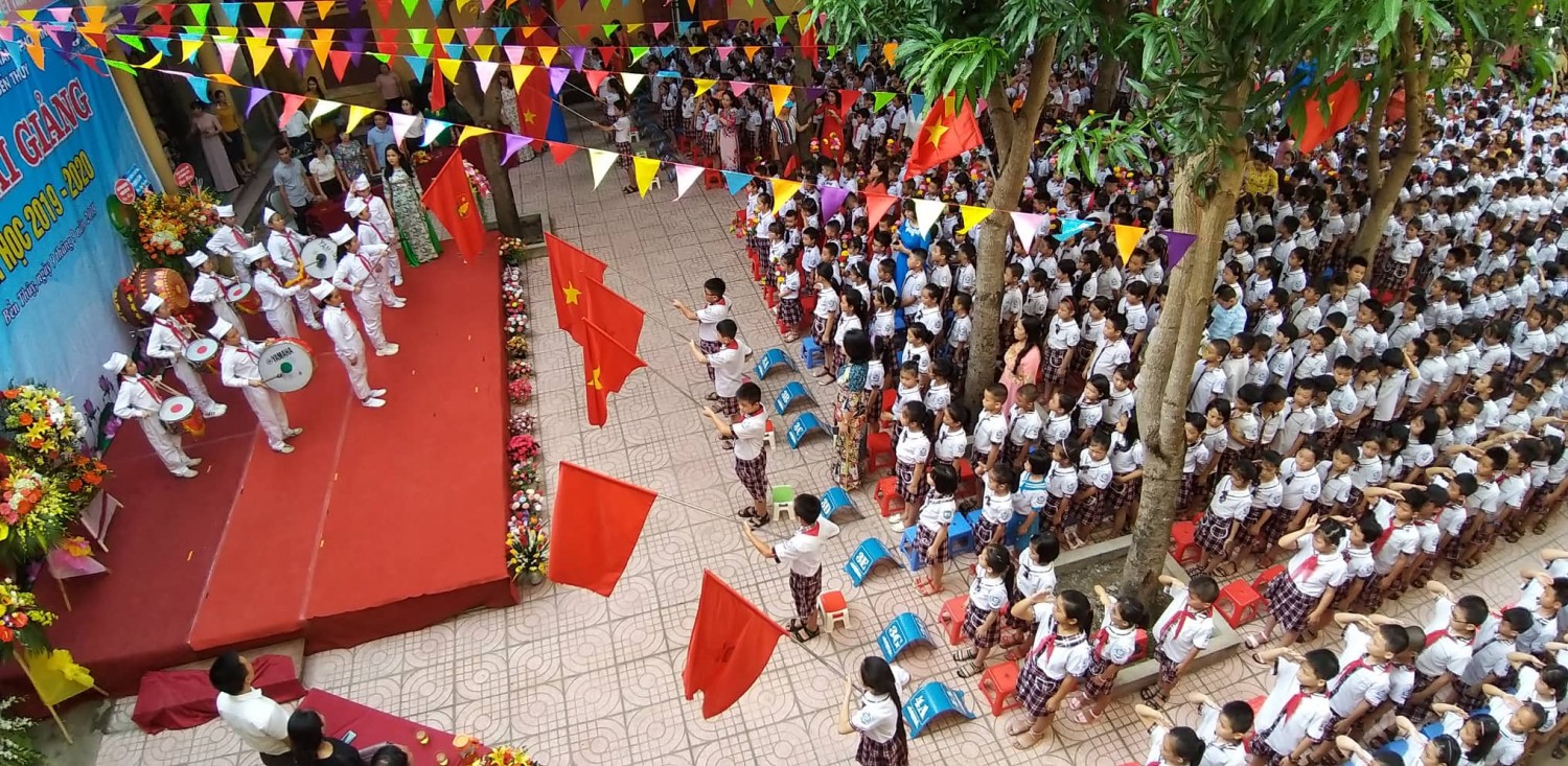 Học sinh toàn trường dự Lễ khai giảng năm học mới 